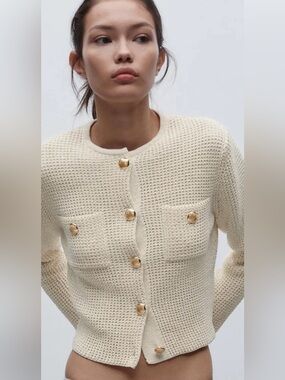 Zara textured-knit cardigan featuring gold-toned buttons and two front pockets M